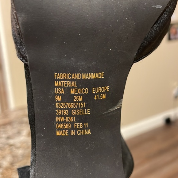 Metaphor Bow Heels - Picture 5 of 6